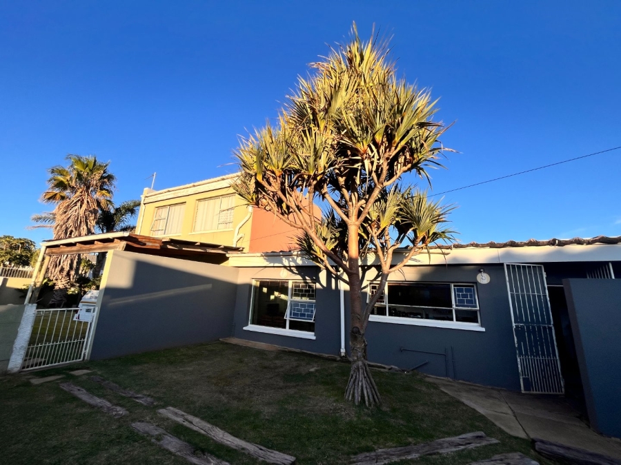 4 Bedroom Property for Sale in C Place Eastern Cape